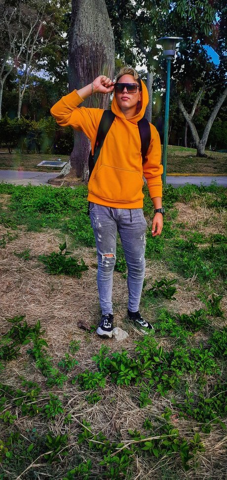 Naken läckt OnlyFans-bild av Jhonhood