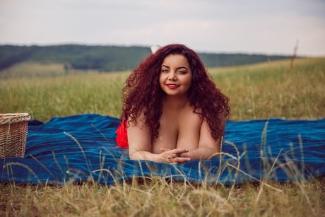 Naakte gelekte OnlyFans-foto van Miryam Ines