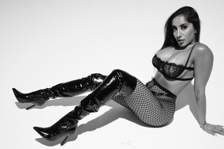 Naken läckt OnlyFans-bild av Miss Narmin