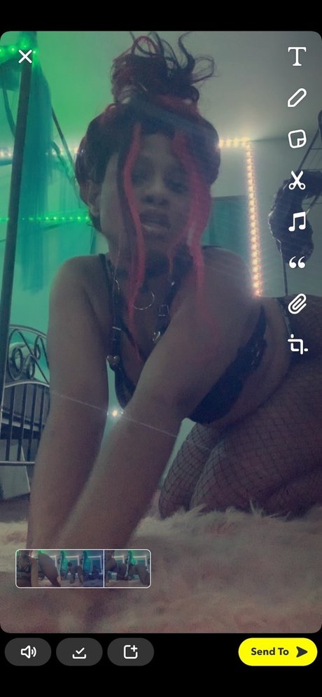 Naken läckt OnlyFans-bild av Caramel Delight 