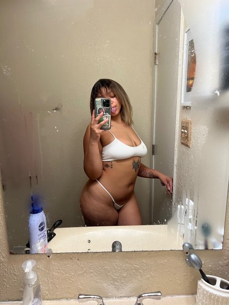 Naken läckt OnlyFans-bild av Cherry 