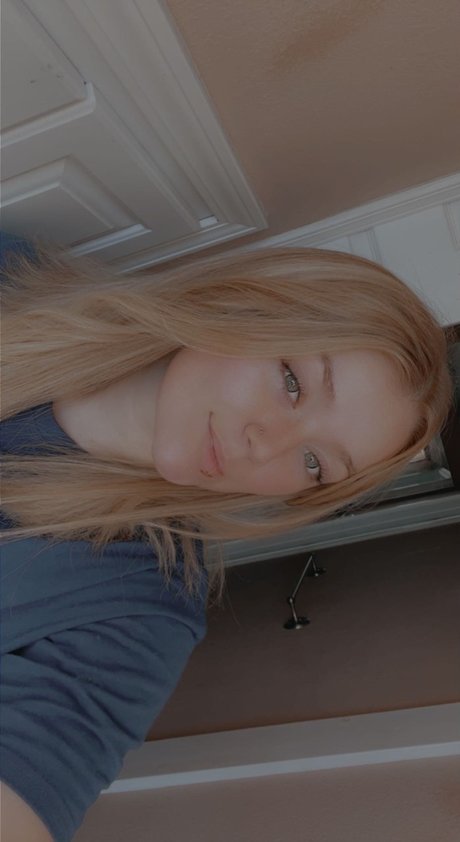 Naken läckt OnlyFans-bild av Candice Ruth