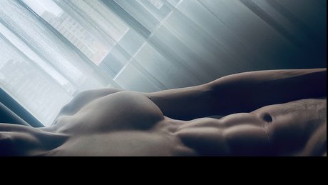 Naken läckt OnlyFans-bild av  Jiang