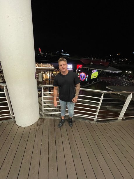Naken läckt OnlyFans-bild av Jayreece001