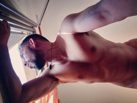 Naken läckt OnlyFans-bild av Jhon Salamandro