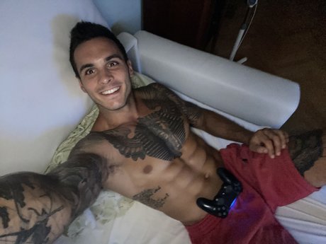 Naakte gelekte OnlyFans-foto van Mister Cruell
