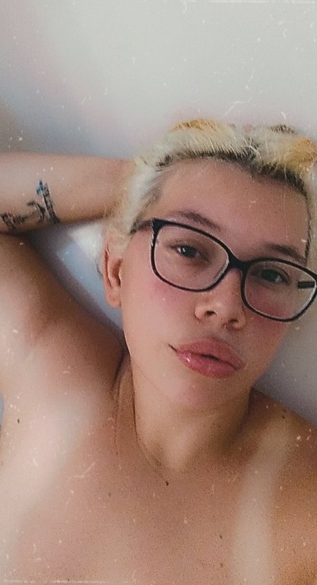 Naakte gelekte OnlyFans-foto van Baby Girl