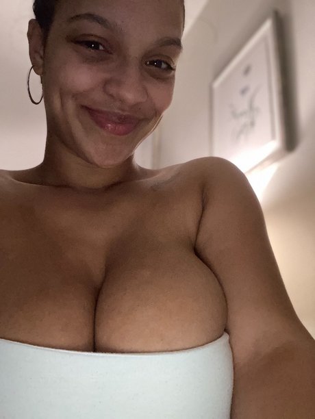 Naken läckt OnlyFans-bild av Mixed Gods