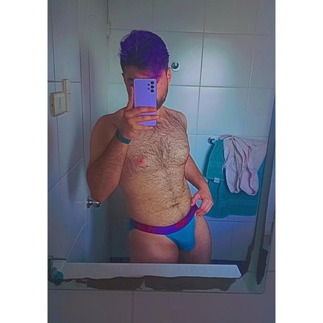 Naakte gelekte OnlyFans-foto van Mr Teddy