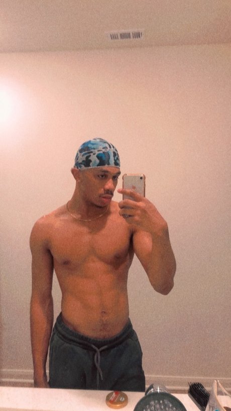 Naken läckt OnlyFans-bild av Marcus Powers Pan 