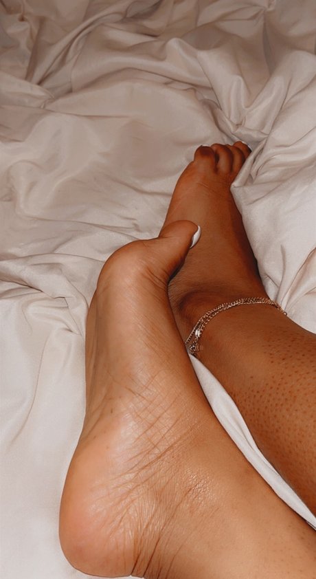Naken läckt OnlyFans-bild av Mo