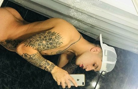Naken läckt OnlyFans-bild av   