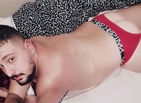 Naken läckt OnlyFans-bild av Horrorbear