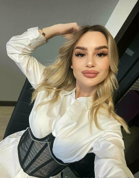 Naken läckt OnlyFans-bild av Emmyystar