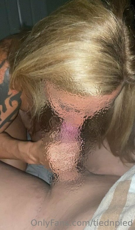 Обнаженная фотография утечки OnlyFans от Tiednpied