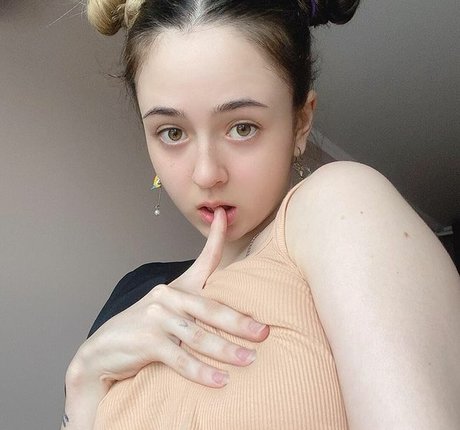 Foto nua vazada do OnlyFans de Tinnypieee