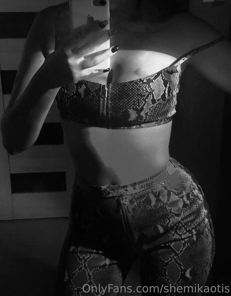 Nahá fotka uniklých OnlyFans od Shemikaotis