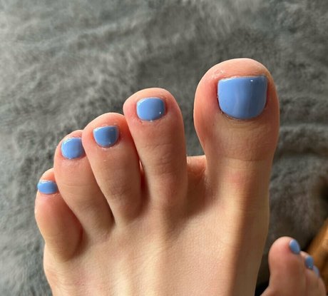 Naken läckt OnlyFans-bild av Cutefeetyfeet