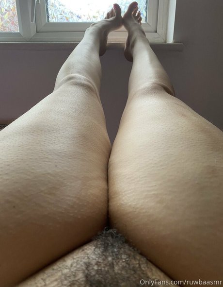 Naakte gelekte OnlyFans-foto van Ruwbaasmr