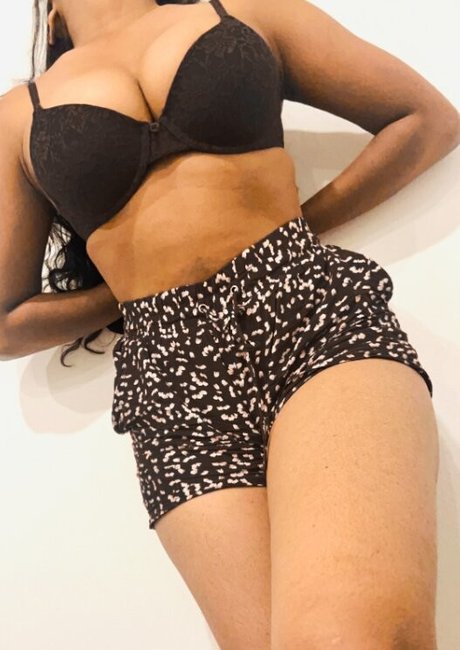 Naken läckt OnlyFans-bild av Sri Lankan