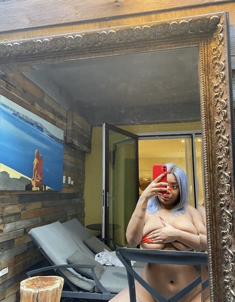 Foto desnuda filtrada de OnlyFans de Nevvycakes