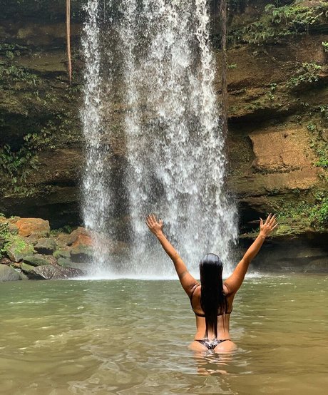 Foto nua vazada do OnlyFans de Carol Nakamura