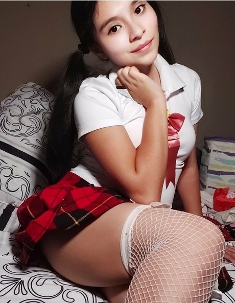 Nahá fotka uniklých OnlyFans od Emilipetitefree