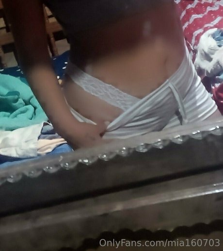 Foto nua vazada do OnlyFans de Mia160703