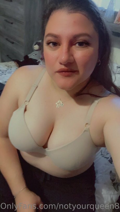 Naken läckt OnlyFans-bild av Notyourqueen86