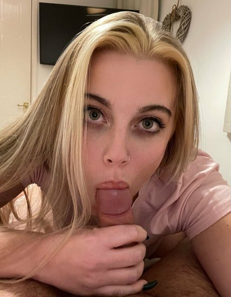 Naakte gelekte OnlyFans-foto van Daisyevelane