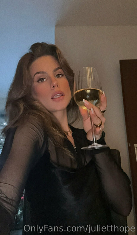 Alaston vuotanut OnlyFans-kuva Julietthope