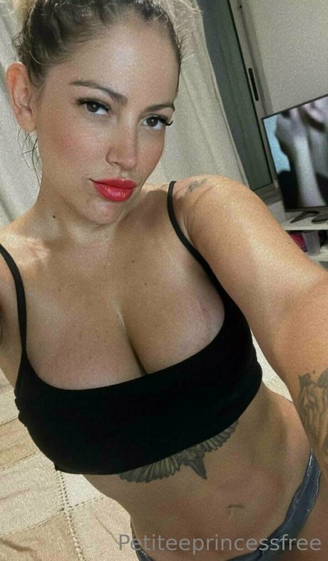 Nøgent lækket OnlyFans-billede af Petiteeprincessfree