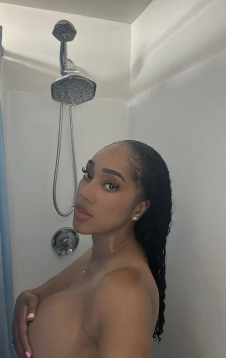 Naakte gelekte OnlyFans-foto van Iamsophiielikosky
