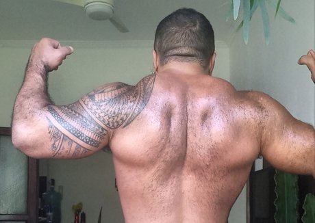Обнаженная фотография утечки OnlyFans от Musclebearbrazil