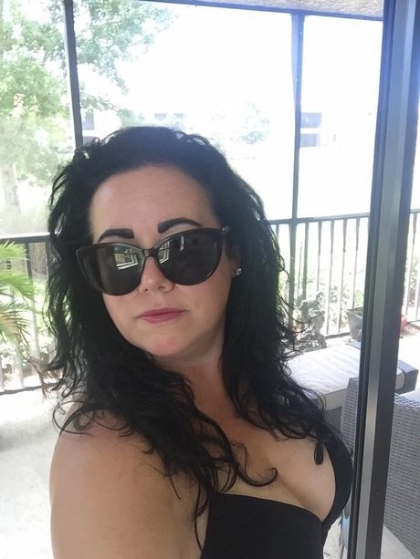 Naken läckt OnlyFans-bild av Ellie