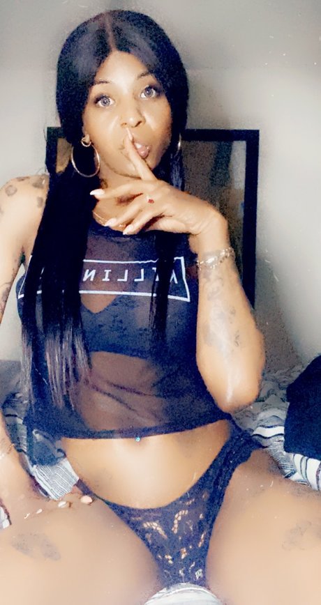 Naken läckt OnlyFans-bild av Badgirlmyah757