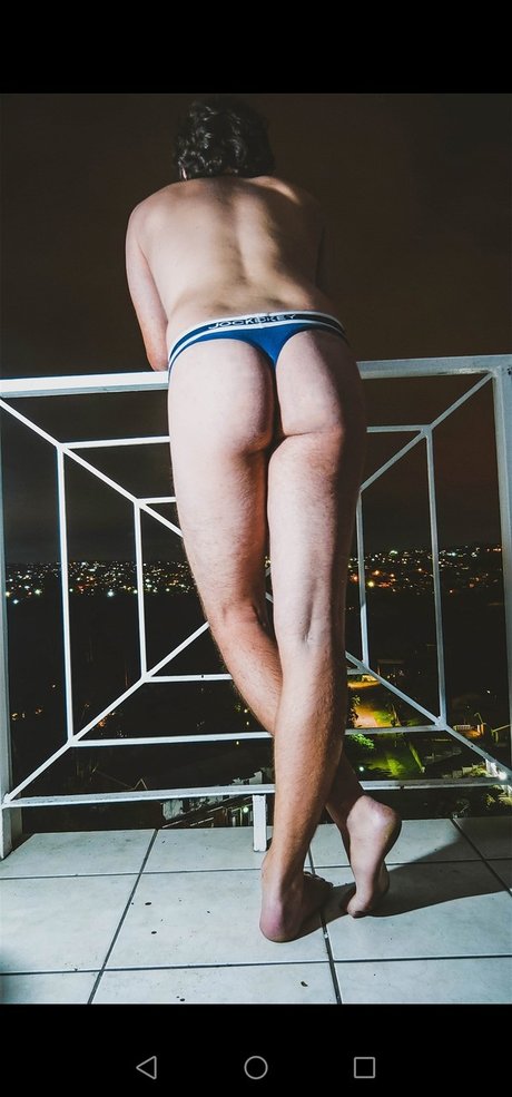 Naakte gelekte OnlyFans-foto van Nude Luke