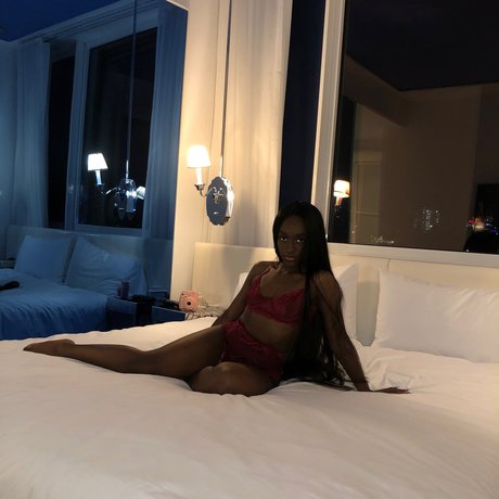 Nacktes geleaktes OnlyFans-Foto von Nadi