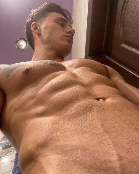 Naken läckt OnlyFans-bild av Bogdan