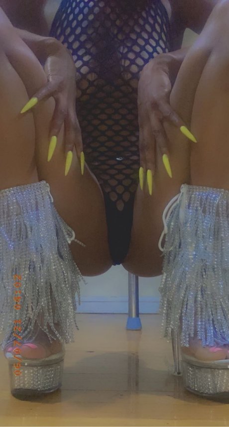Naken läckt OnlyFans-bild av Bubbles