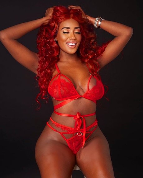 Naken läckt OnlyFans-bild av Coco Barbie