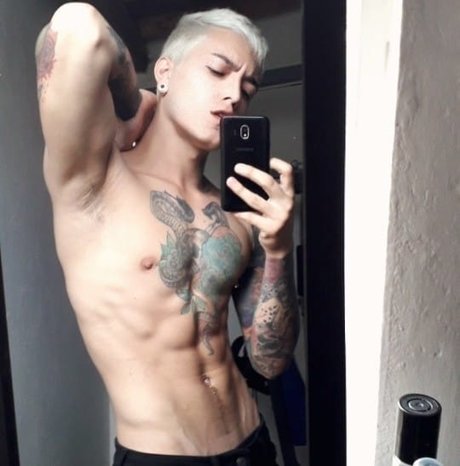 Naken läckt OnlyFans-bild av Chris