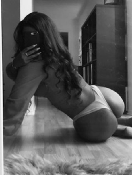 Naken läckt OnlyFans-bild av Scarlett Black