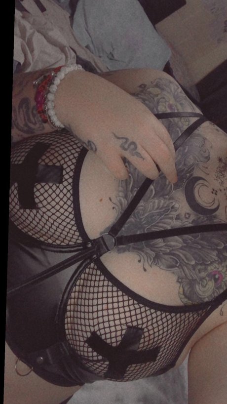 Alaston vuotanut OnlyFans-kuva Leigh
