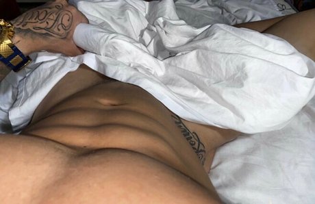 Naken läckt OnlyFans-bild av  