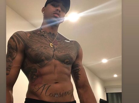 Alaston vuotanut OnlyFans-kuva Alejandro