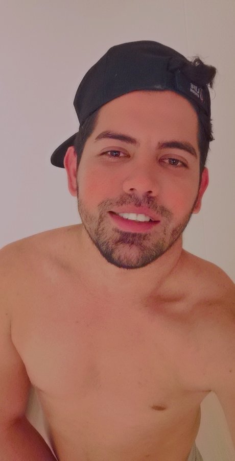 Naken läckt OnlyFans-bild av Carlos Gutierrez