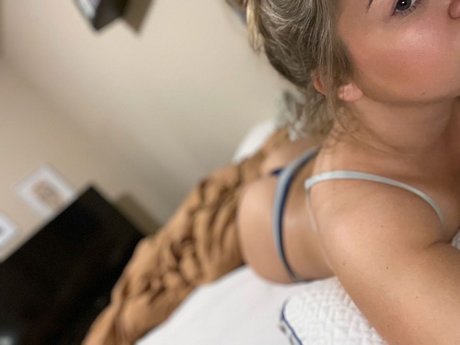 Naken läckt OnlyFans-bild av Adi