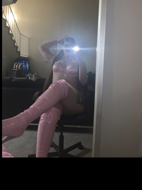 Naken läckt OnlyFans-bild av Bharlenabharbie