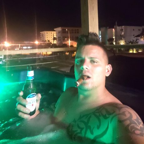Naken läckt OnlyFans-bild av Donny Clasby